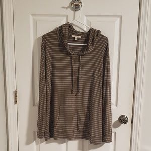 5/$30 SALE! Olive and Cream Hooded Sweater (W2)